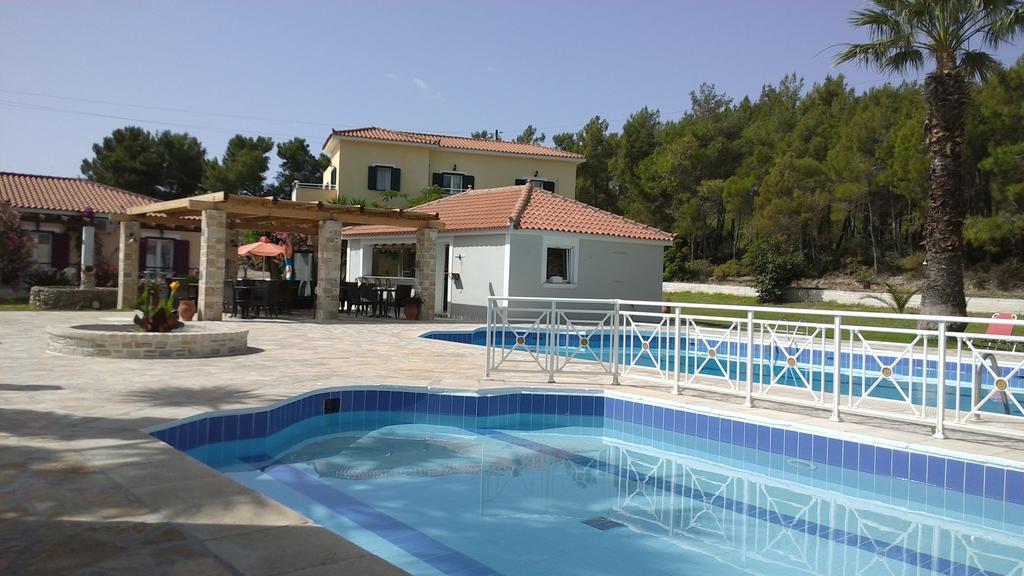 Zeus Hotel Ирайон Екстериор снимка